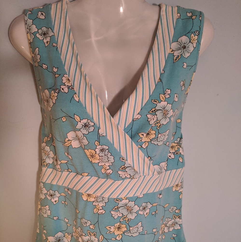 Floral/stripes distressed turquoise yellow white sleeveless Blouse size small